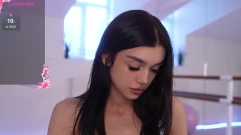 Snapshot of 9west chatting on September 2025 12:51:01 PM KARINA online show from September 2025 12:51:01 PM