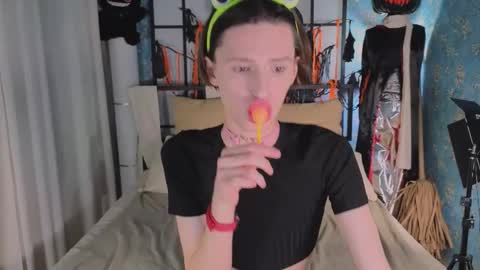 adrian online show from November 2025 05:21:01 AM