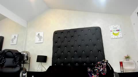 _alana_johnson online show from May 2026 01:35:07 AM