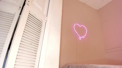 _aleja_x online show from October 2025 11:40:01 AM