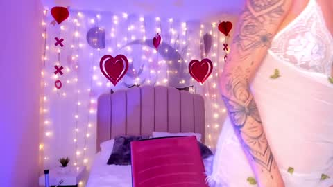 Allondra  online show from February 2025 01:25:02 AM