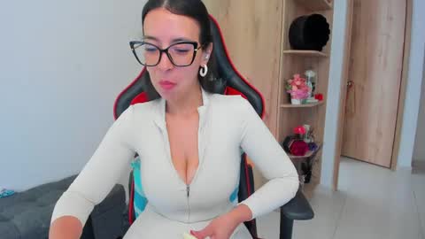 AMANDA online show from April 2026 06:02:01 PM