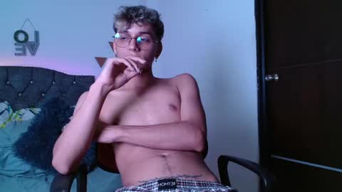 Snapshot of _andrew_willyams chatting on January 2025 10:57:01 PM Andres online show from January 2025 10:57:01 PM