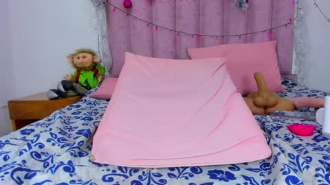 Snapshot of _aniisha_ chatting on December 2024 10:34:02 PM Any online show from December 2024 10:34:02 PM