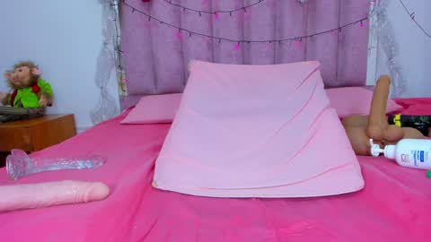 Snapshot of _aniisha_ chatting on December 2024 10:34:02 PM Any online show from December 2024 10:34:02 PM