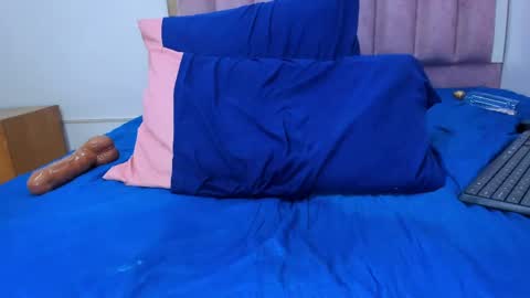 Snapshot of _aniisha_ chatting on March 2025 10:13:02 PM Any online show from March 2025 10:13:02 PM