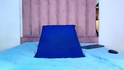 Snapshot of _aniisha_ chatting on October 2025 07:22:01 PM Any online show from October 2025 07:22:01 PM