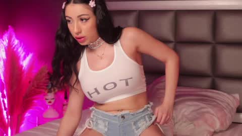 Snapshot of _anna_bloom chatting on February 2025 02:40:02 AM Anna online show from February 2025 02:40:02 AM