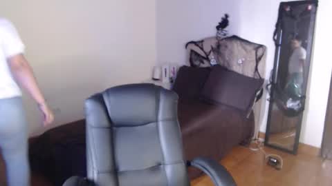 Anne online show from November 2025 06:43:02 PM