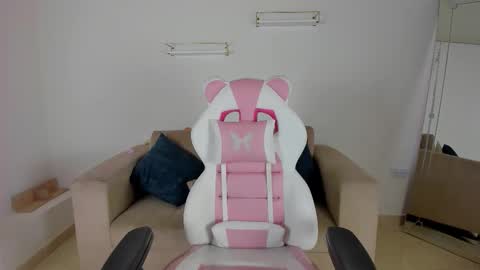 Snapshot of _april_smith_ chatting on September 2025 12:16:01 PM online show from September 2025 12:16:01 PM