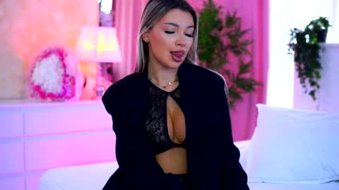 Arielle online show from October 2025 08:21:01 AM