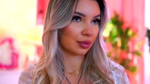 Arielle online show from October 2025 09:19:02 AM