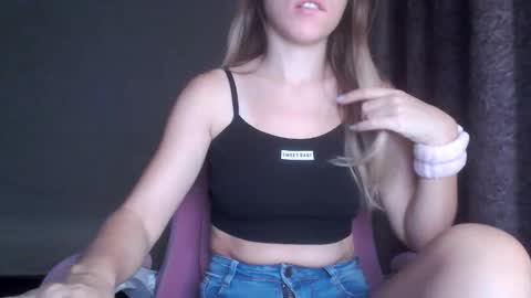 Snapshot of _ashley_blond_ chatting on October 2025 10:45:01 PM Ashlee Bond online show from October 2025 10:45:01 PM