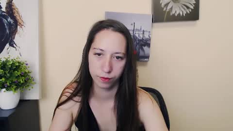 Snapshot of _astraia_ chatting on June 2026 09:22:02 AM _astraia_ online show from June 2026 09:22:02 AM