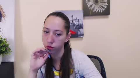 Snapshot of _astraia_ chatting on June 2026 06:18:01 AM _astraia_ online show from June 2026 06:18:01 AM