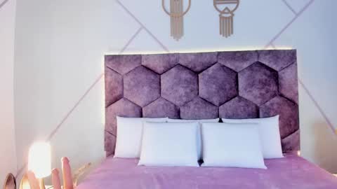 _aurora_collins_ online show from November 2025 01:13:02 PM