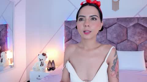 _aurora_collins_ online show from December 2025 12:46:02 PM