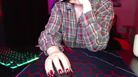 Tiffany online show from November 2025 12:09:02 AM