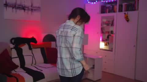 Lili online show from April 2026 09:25:02 AM