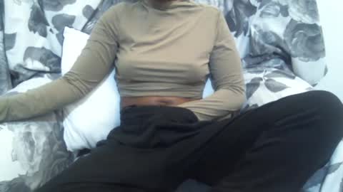 Snapshot of _bunny_b chatting on February 2025 05:58:02 PM I will be back soon online show from February 2025 05:58:02 PM