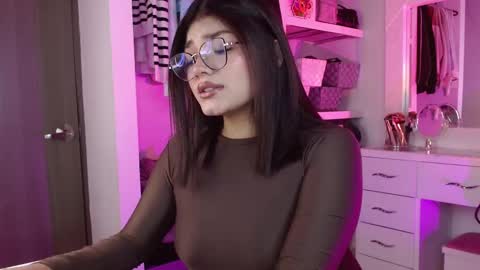 Snapshot of _camilaaa__ chatting on September 2025 05:50:01 AM   online show from September 2025 05:50:01 AM