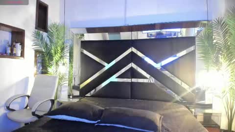 Candy online show from September 2025 06:00:01 PM