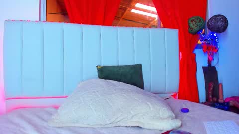 Carolina  online show from September 2025 05:39:02 PM