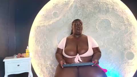 Caro. online show from October 2025 07:34:01 PM