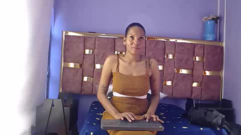 Caroline online show from November 2025 12:08:02 PM