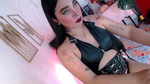 Caroline online show from December 2025 07:04:02 AM