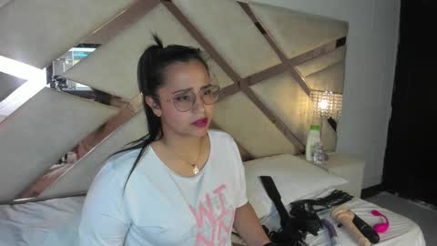 Snapshot of _carolinee_sweet chatting on January 2025 09:47:01 AM Caroline Sweet online show from January 2025 09:47:01 AM