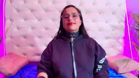 Snapshot of _carolinee_sweet chatting on January 2025 01:53:01 PM Caroline Sweet online show from January 2025 01:53:01 PM