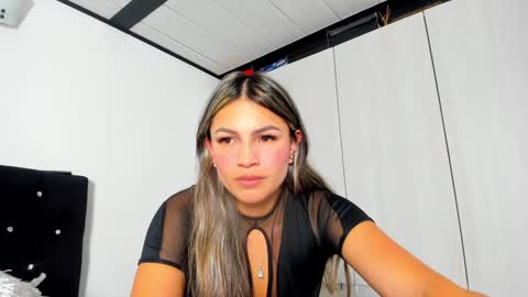 Bella  online show from December 2024 11:10:02 PM