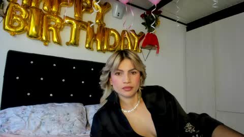 Bella  online show from May 2026 10:07:01 PM