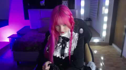 _charlotte_collins_ online show from April 2026 02:44:01 PM