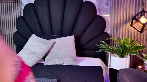 _charlotte_queen_ online show from April 2026 01:28:01 PM