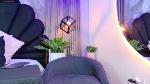 _charlotte_queen_ online show from May 2026 01:19:01 PM