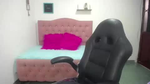_cristal09 online show from September 2025 03:02:01 PM