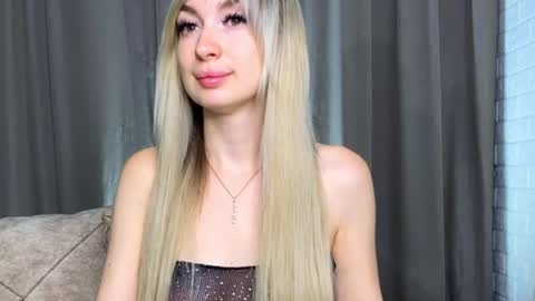 _crystal_moon_1 online show from September 2025 07:57:01 PM