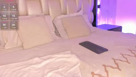     online show from October 2025 09:05:02 PM