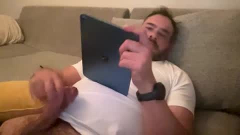 _direwolf_ online show from April 2026 05:08:02 AM