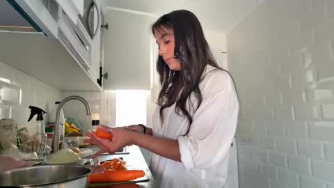 Snapshot of _elena_barra chatting on October 2025 04:13:02 PM elena barra online show from October 2025 04:13:02 PM