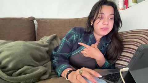 Snapshot of _elena_barra chatting on October 2025 10:21:02 AM elena barra online show from October 2025 10:21:02 AM