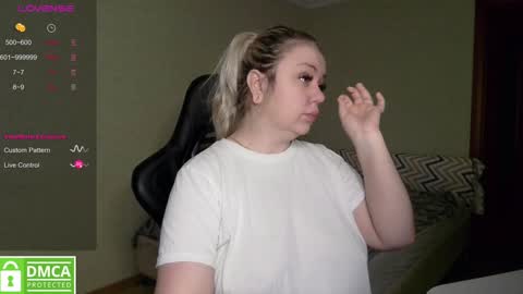 Snapshot of _elven_dreams__ chatting on January 2025 03:37:02 AM chloue and Gretta online show from January 2025 03:37:02 AM