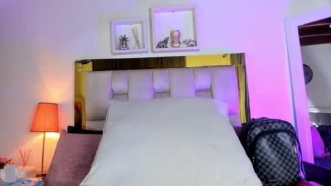 Isabella online show from October 2025 12:14:02 PM