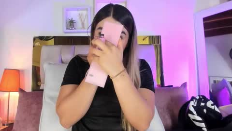 Isabella online show from October 2025 12:05:02 PM