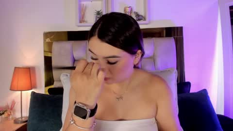 Isabella online show from April 2026 12:06:01 PM