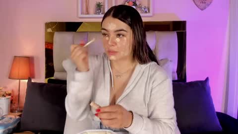 Isabella online show from April 2026 12:09:02 PM