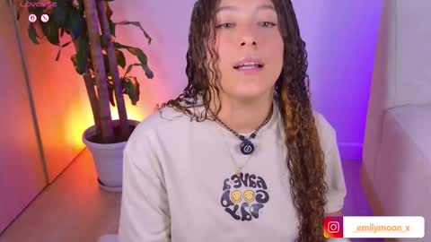 Snapshot of _emilymoon_x chatting on March 2026 01:11:01 AM Emi online show from March 2026 01:11:01 AM