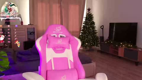 Mia  online show from December 2024 06:29:01 AM